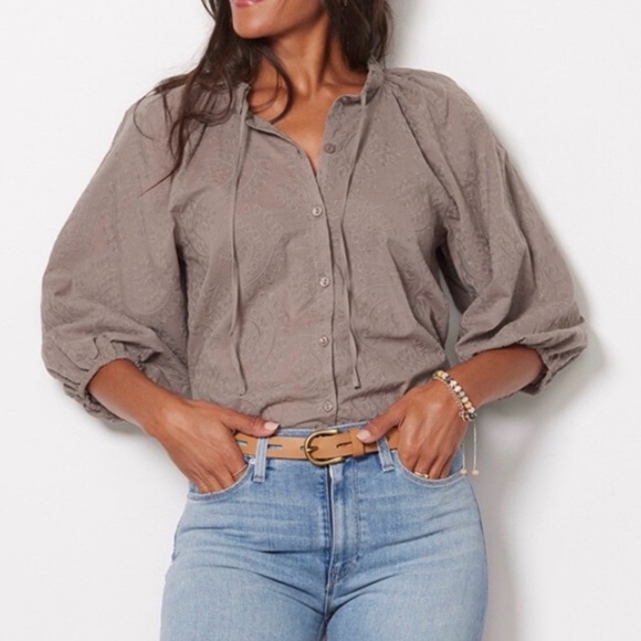 Evereve Tops - Evereve Palmer Embroidered Blouse Top Button Front Neutral Mocha Size Medium